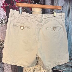 Lee Natural Fit Khaki shorts, size 16, good condition